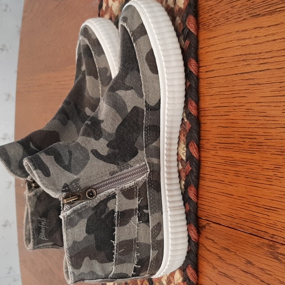 Blowfish Malibu CUDDLEFISH Mid Top Sneakers - Picture 5 of 12